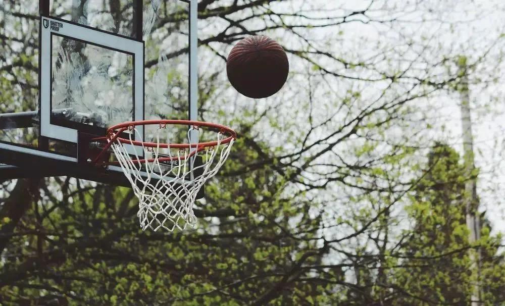 打球受伤索赔6.5万被驳回,14岁少年打球赔偿485万