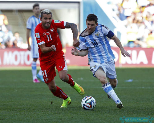 c罗葡萄牙白色长袖球衣,C罗为什么总穿长袖球衣