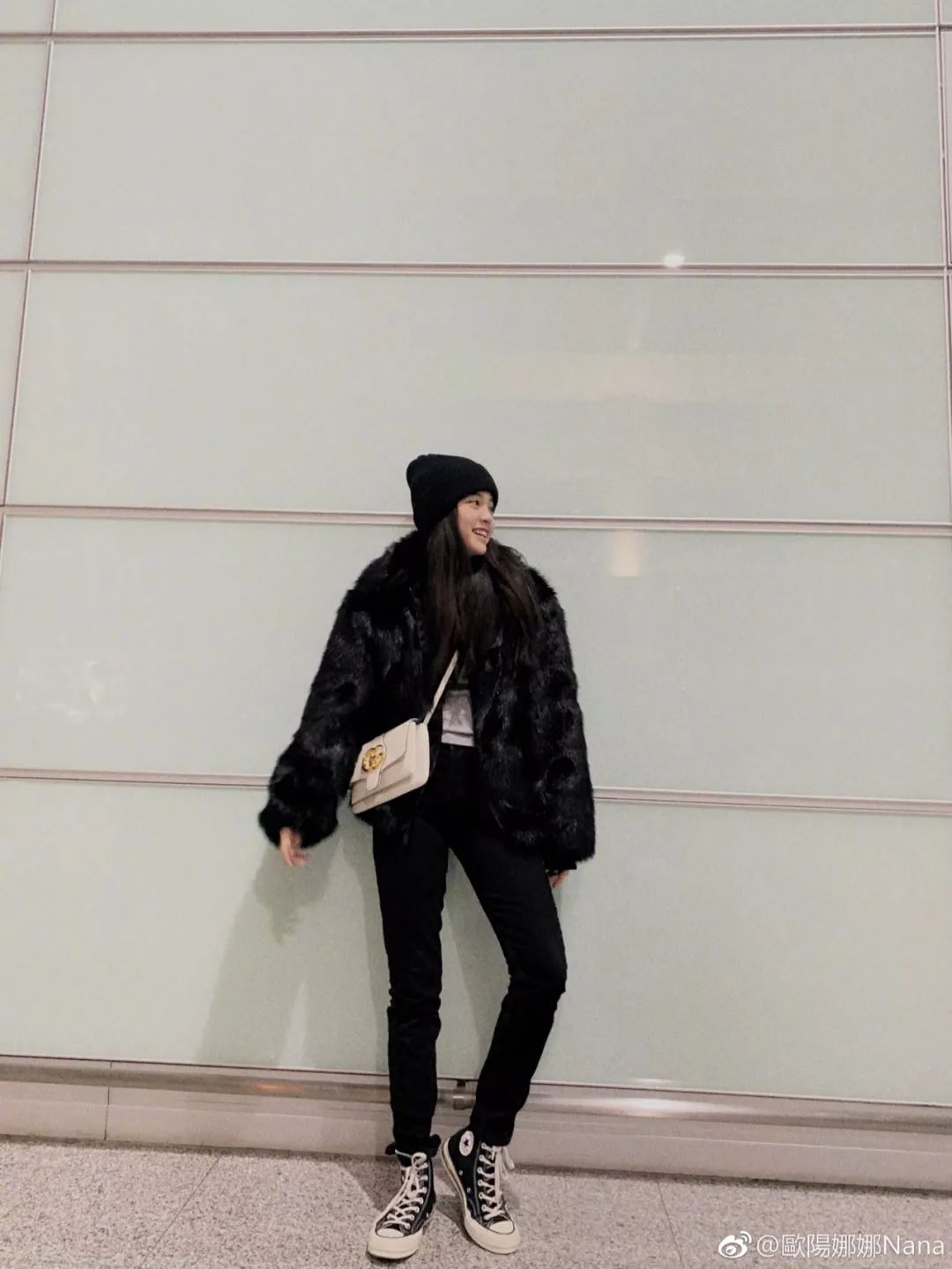 欧阳娜娜穿匡威经典款,匡威高帮帆布鞋欧阳娜娜