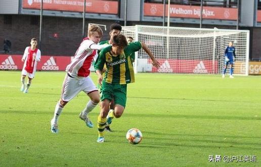 中国足球小将惊艳日本,18岁中国的足球小帅哥