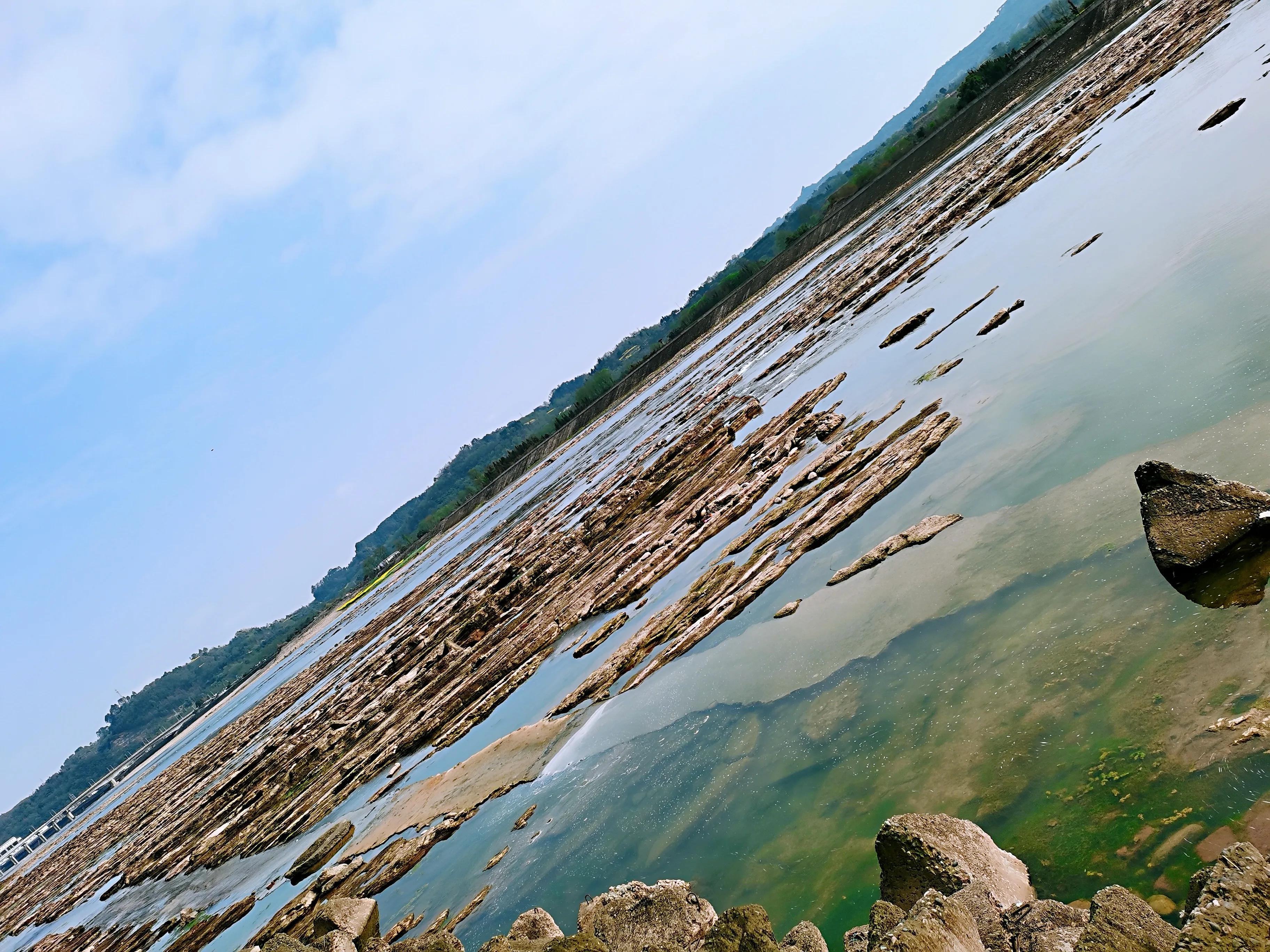 行走在潋滟*光春**里从丹犁古国到千年纸乡的牧马情歌