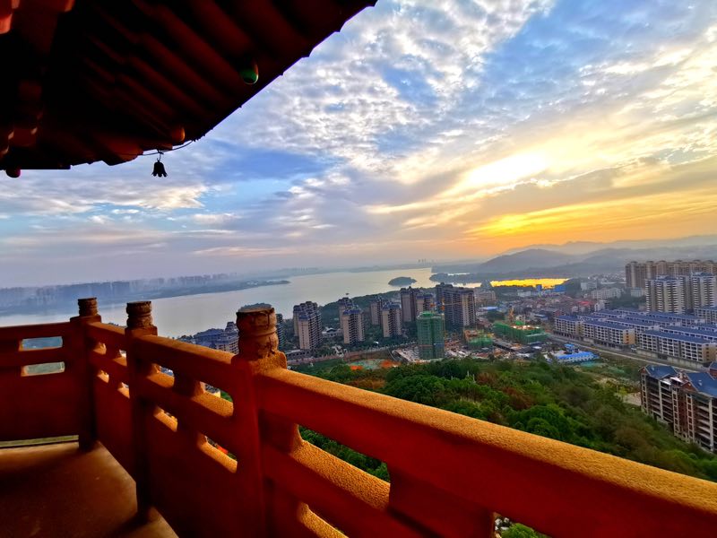 洞庭湖中一寺院举办“走禅路，忆初心原始禅修活动