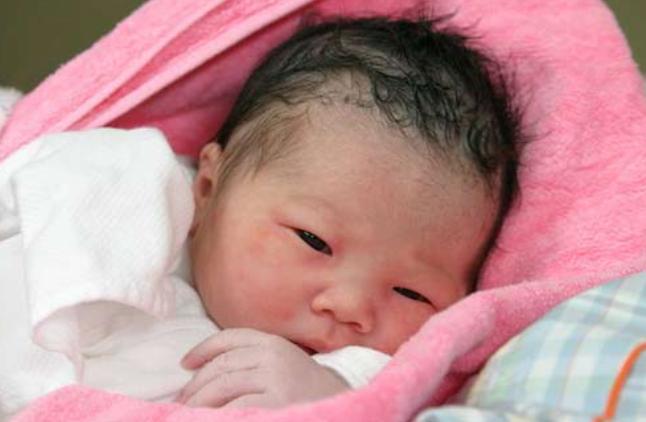 娃的名字太“大”会压运气?老人口中的各种“忌讳”,有深层道理