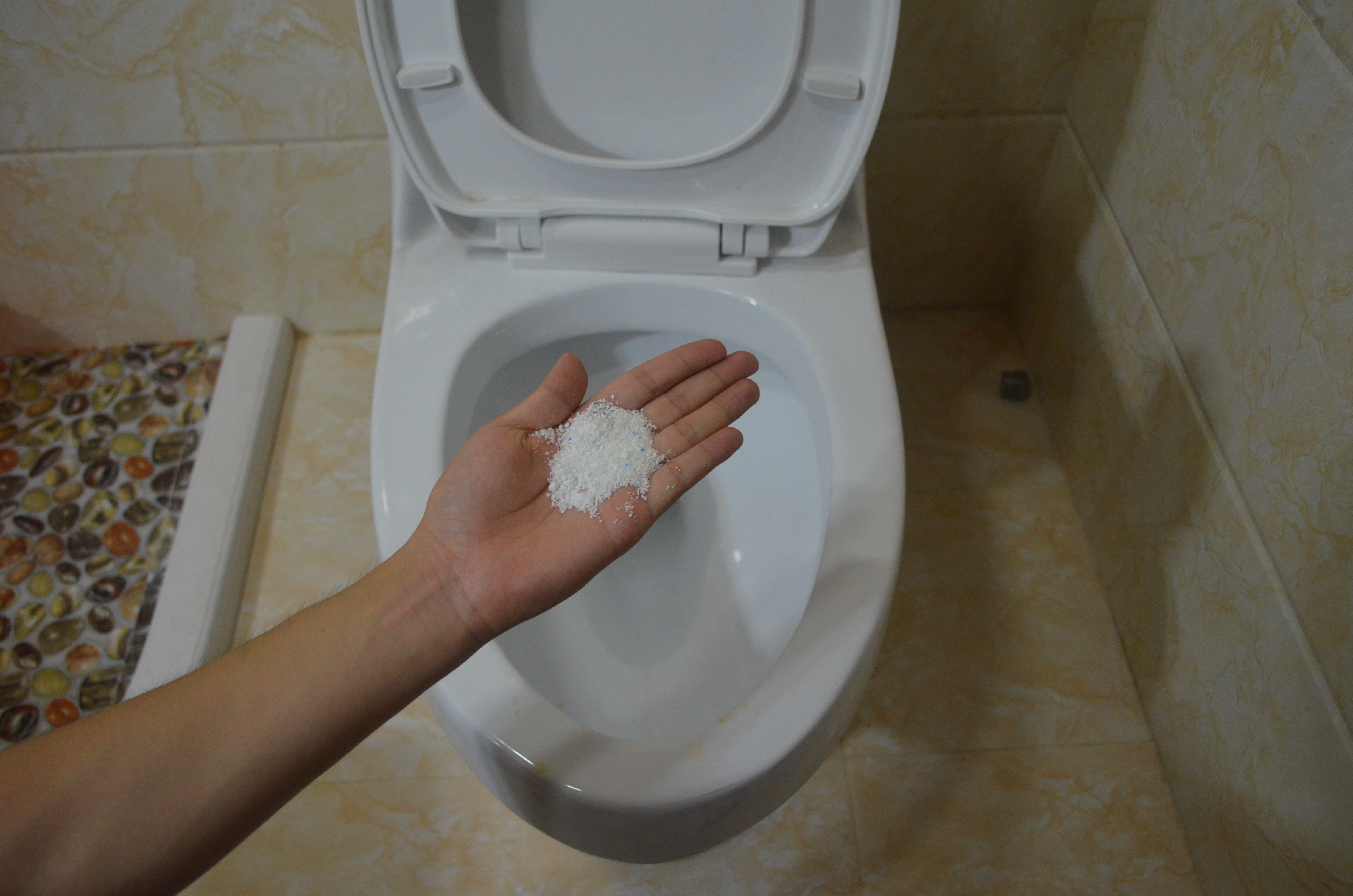 洗衣粉加什么放厕所,盐和洗衣粉一起放厕所除脏吗