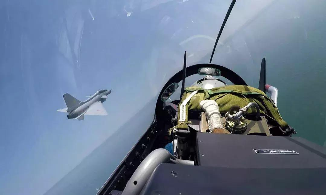 歼10在实战中的性能如何,歼10到底有什么优点