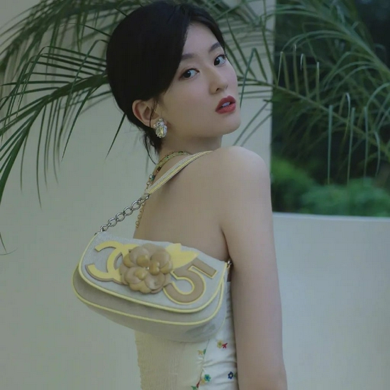 乔欣的迷你包包是什么品牌,乔欣最近有什么剧