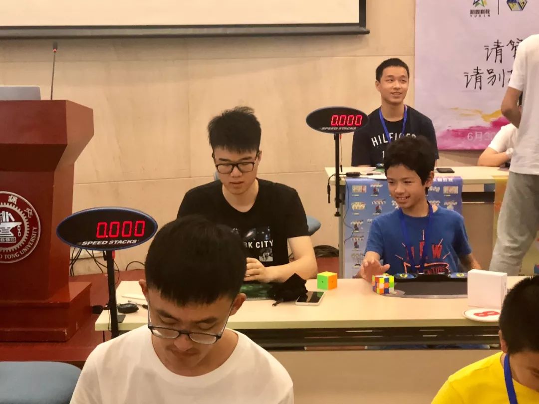 小孩子学会玩魔方,小孩玩魔方怎么才能不会失败
