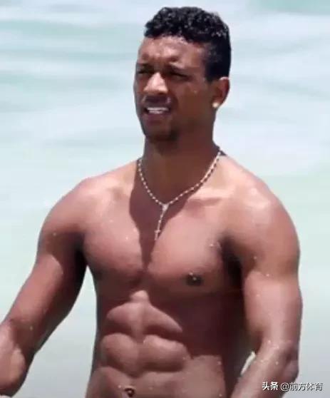 看看足坛巨星们的身材,脱衣有肉穿衣显瘦的球星