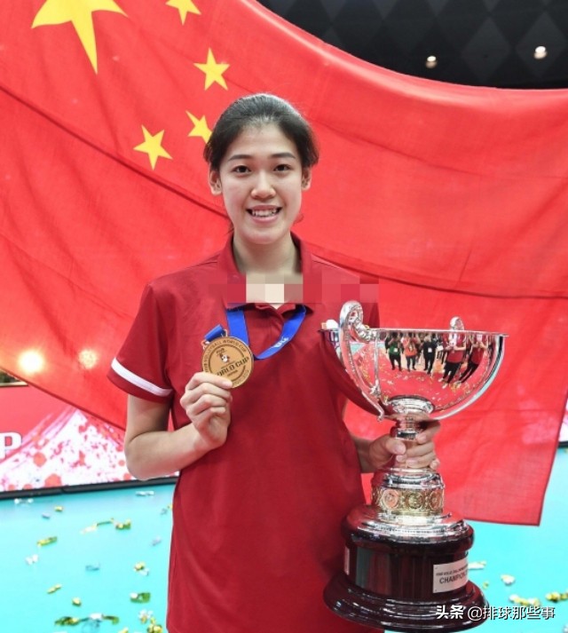 李盈莹朱婷双剑合璧,李盈莹队内训练