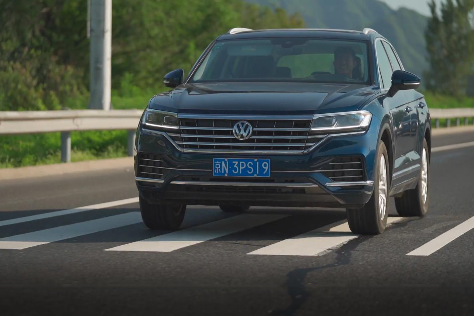 公路越野两不误测试大众途锐2.0t,实测大众新款途锐2.0