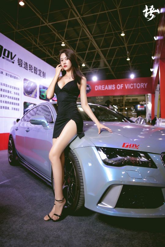 高级颜值美女小姐姐车模,高挑靓丽车模小姐姐