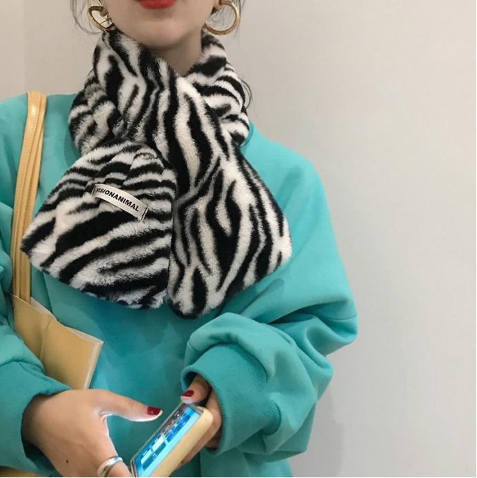 江疏影的衣服和围巾搭配好精致,江疏影穿什么颜色围巾好看