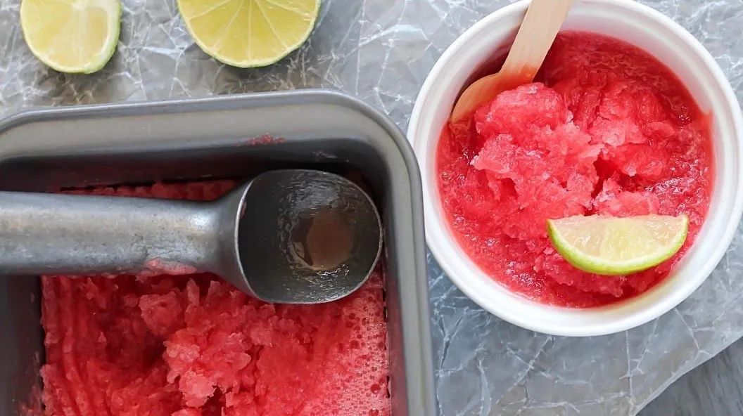 不用刨冰机就可以弄出来的冰沙,没有刨冰机怎么快速刨冰