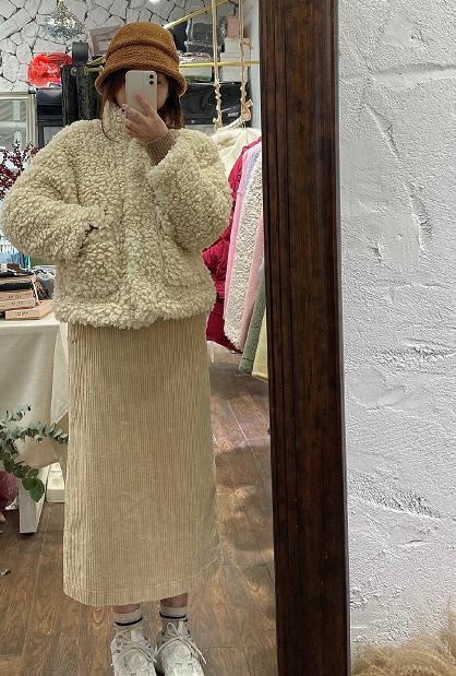 毛衣下摆宽松搭配什么裙子,大毛衣加半裙的搭配洋气好看