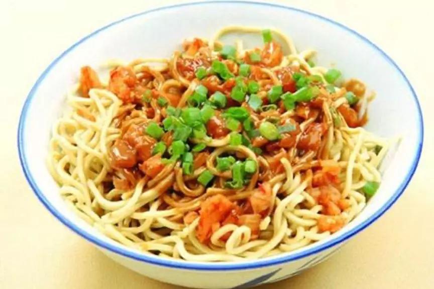 湖北人在武汉开的餐馆,医护人员在武汉吃热干面