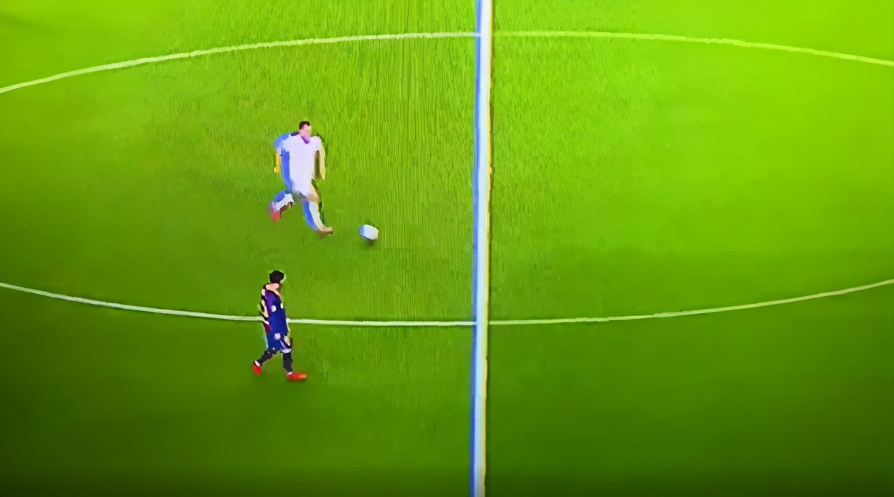 梅西依旧球王的表现,梅西目光坚定点球