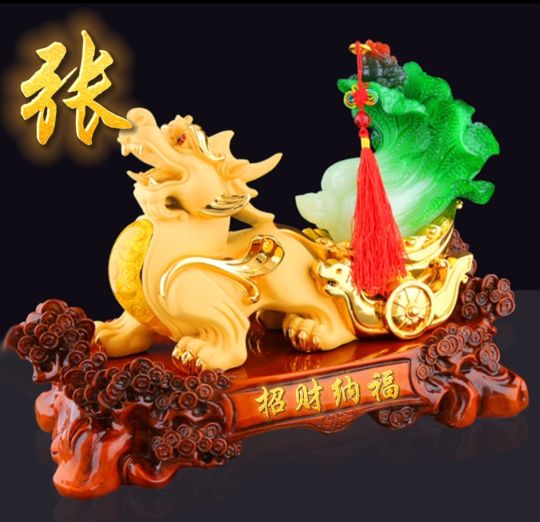 招财辟邪金色貔貅头像,背上有金元宝的貔貅招财纳福