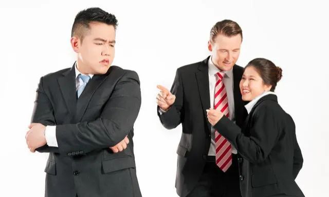 职场上,你被同事孤立了怎么办?高情商的人,都从这3点分析应对