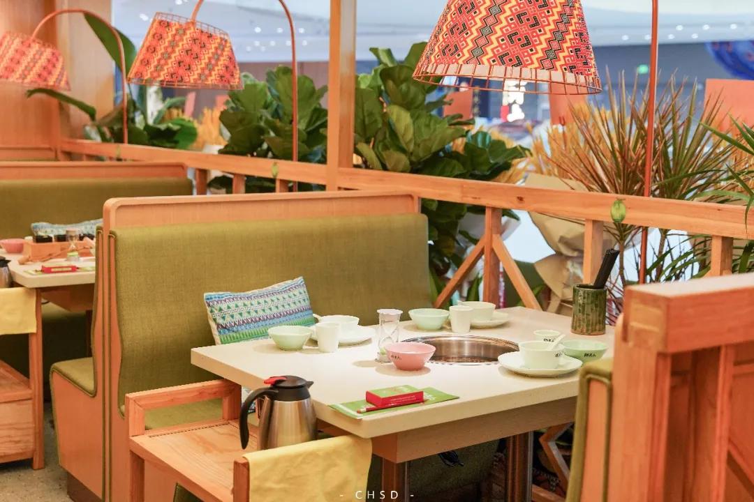 椰椰椰！这家人气椰子鸡专门店，光是汤底就喝饱了