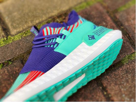 孙杨鞋开箱,孙杨跑鞋图片大全