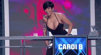 美国当红女歌手火力全开狂赞中国抗疫:人家强大得很