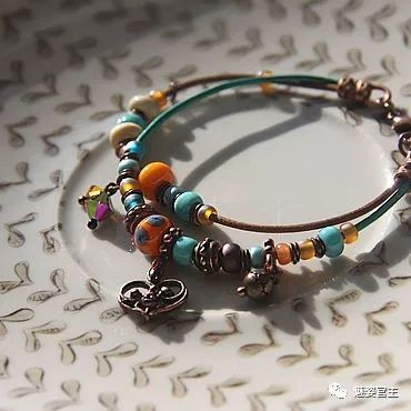 施华洛世奇水晶和珠子打造闪亮弹簧吊坠手链，附制作图解教程