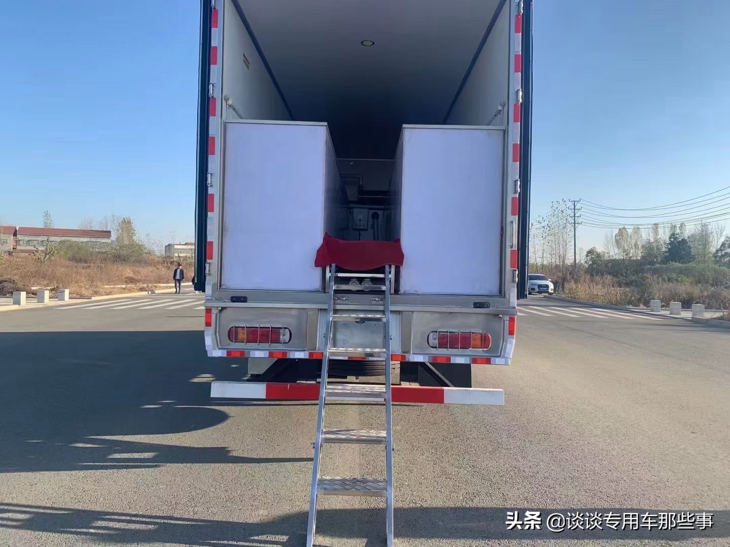 蓝牌冷藏鲜活水产运输车,鲜活水产运输车价格