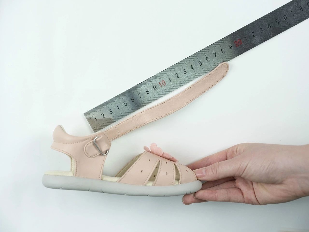 儿童玩水防滑凉鞋,夏天给宝宝选凉鞋