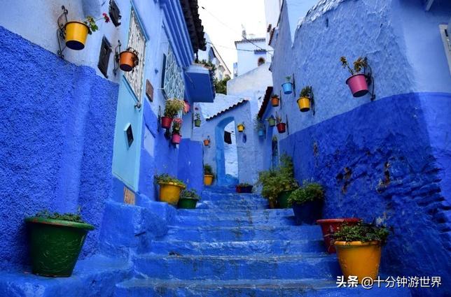 游人旅行摩洛哥可饮薄荷茶，享受沙漠风情，更有众多名胜古迹