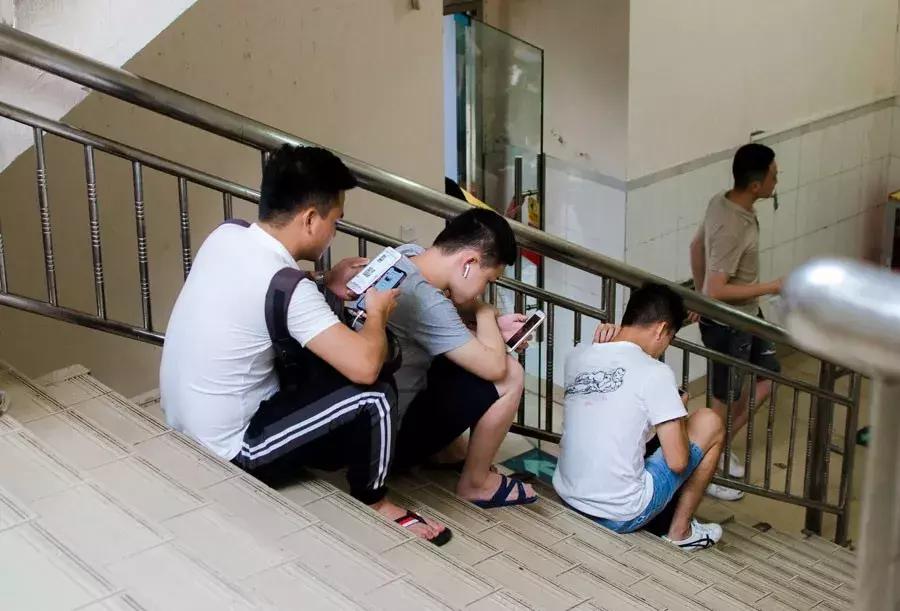 60秒赔了100万！在华强北倒腾“二手机”，比炒股刺激多了…