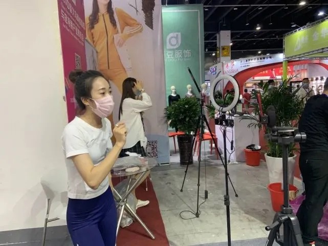 被阿里拼多多挤压的义乌，为何还能成为5万名网红直播的聚集地？