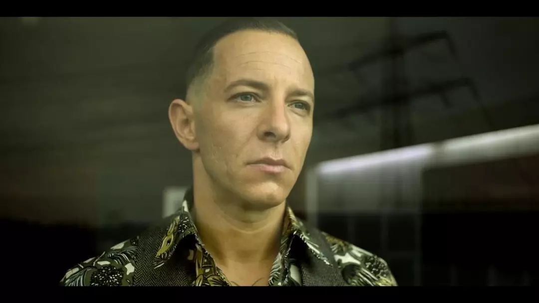 在这部电影中，满屏充满了欲望，在第一集就弄死了女主