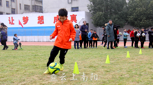 中国足球发展基金会2019菁英杯,颠球大赛足球