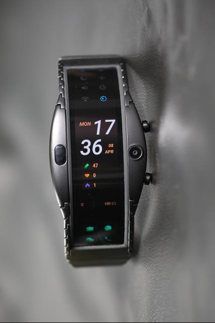 厉害啦！折叠屏努比亚腕机阿尔法评测：钢铁侠的技能被它实现