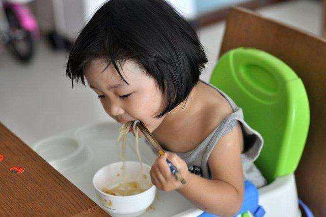 左撇子有什么好处和坏处,孩子是左撇子需要刻意改吗