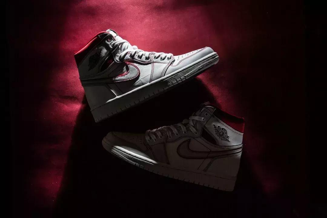 全民炒鞋潮：千元鞋子倒手价格涨5倍，鞋贩子雇人排队收鞋抬价