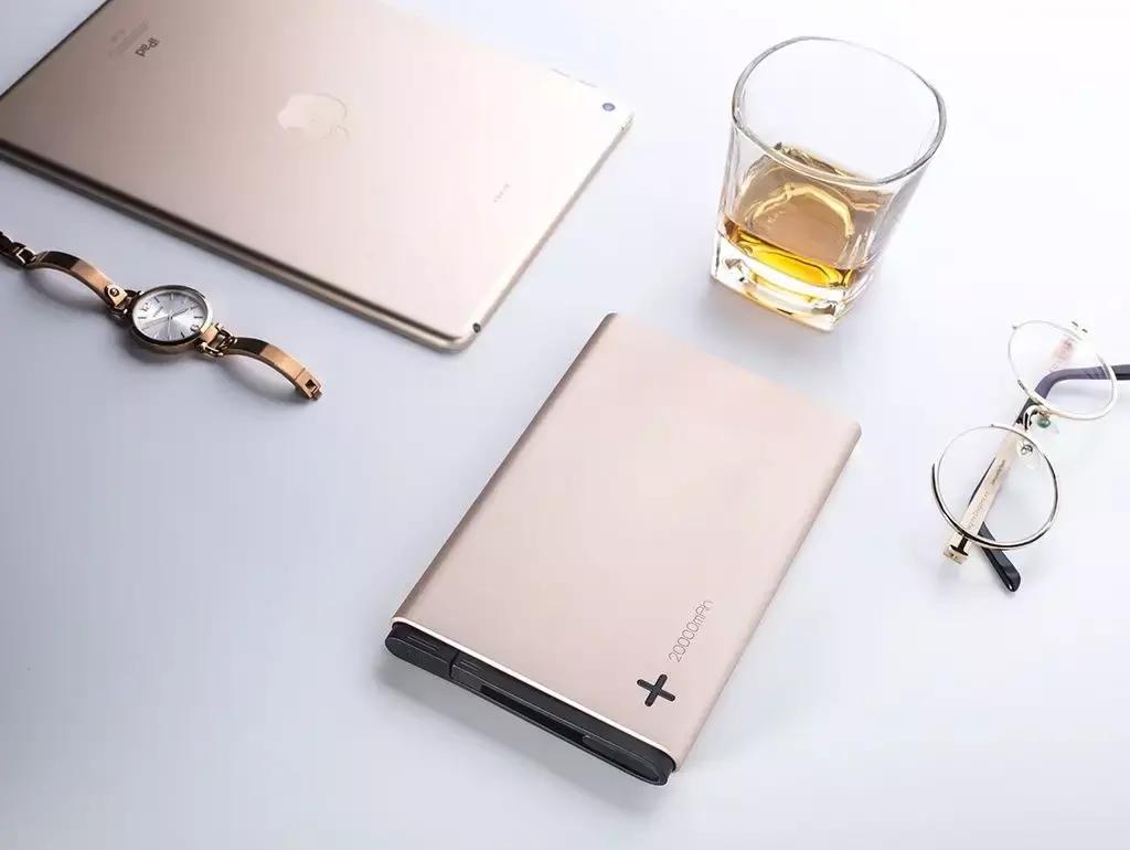 便携式充电宝好看实用容量大,便携高颜值大容量充电宝推荐