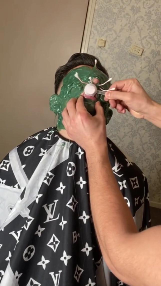 国外理发店蜜蜡脱毛,外国人作死尝试蜜蜡脱毛