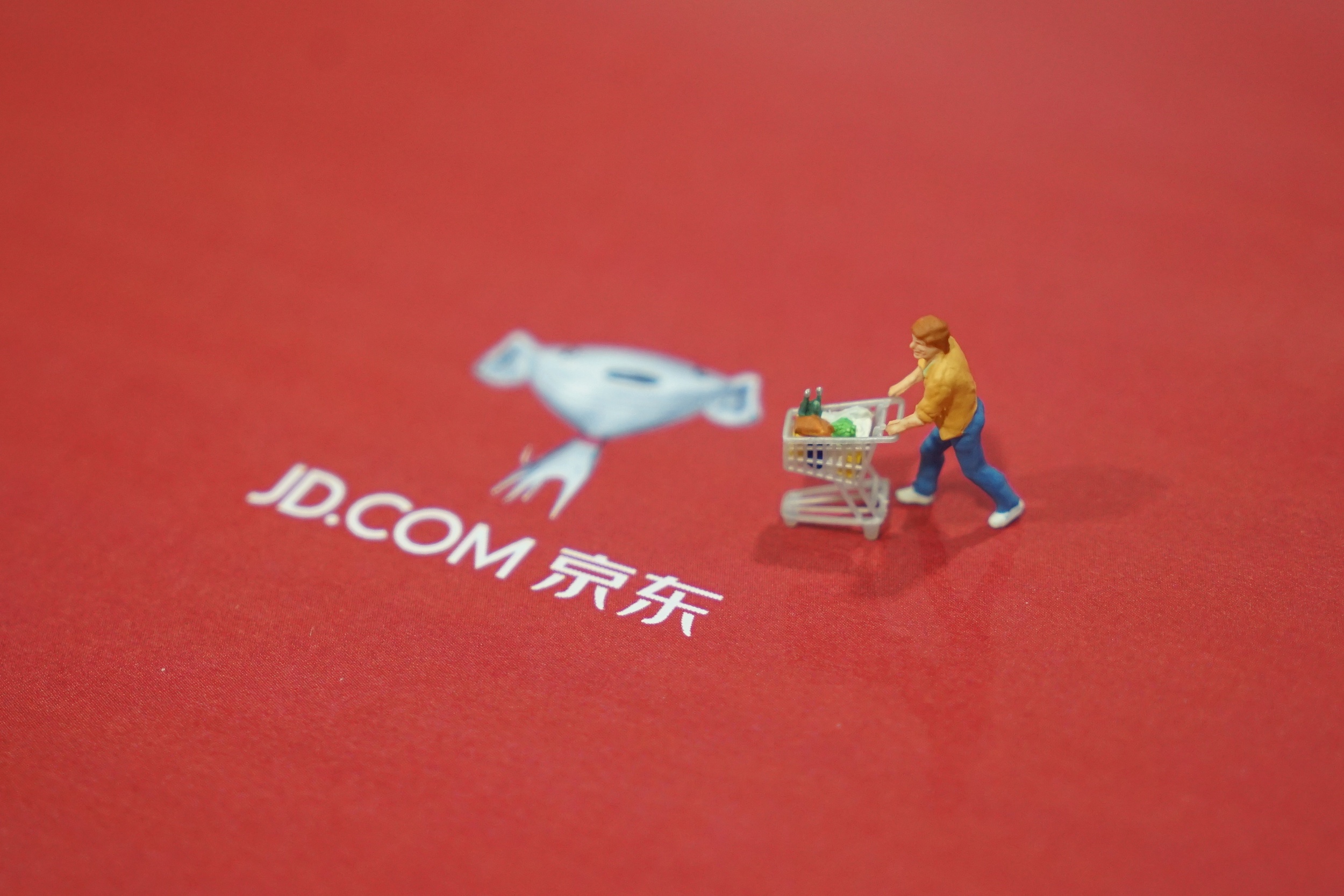 京东与神舟电脑公开互撕，只因3亿货款未付，真相如何？