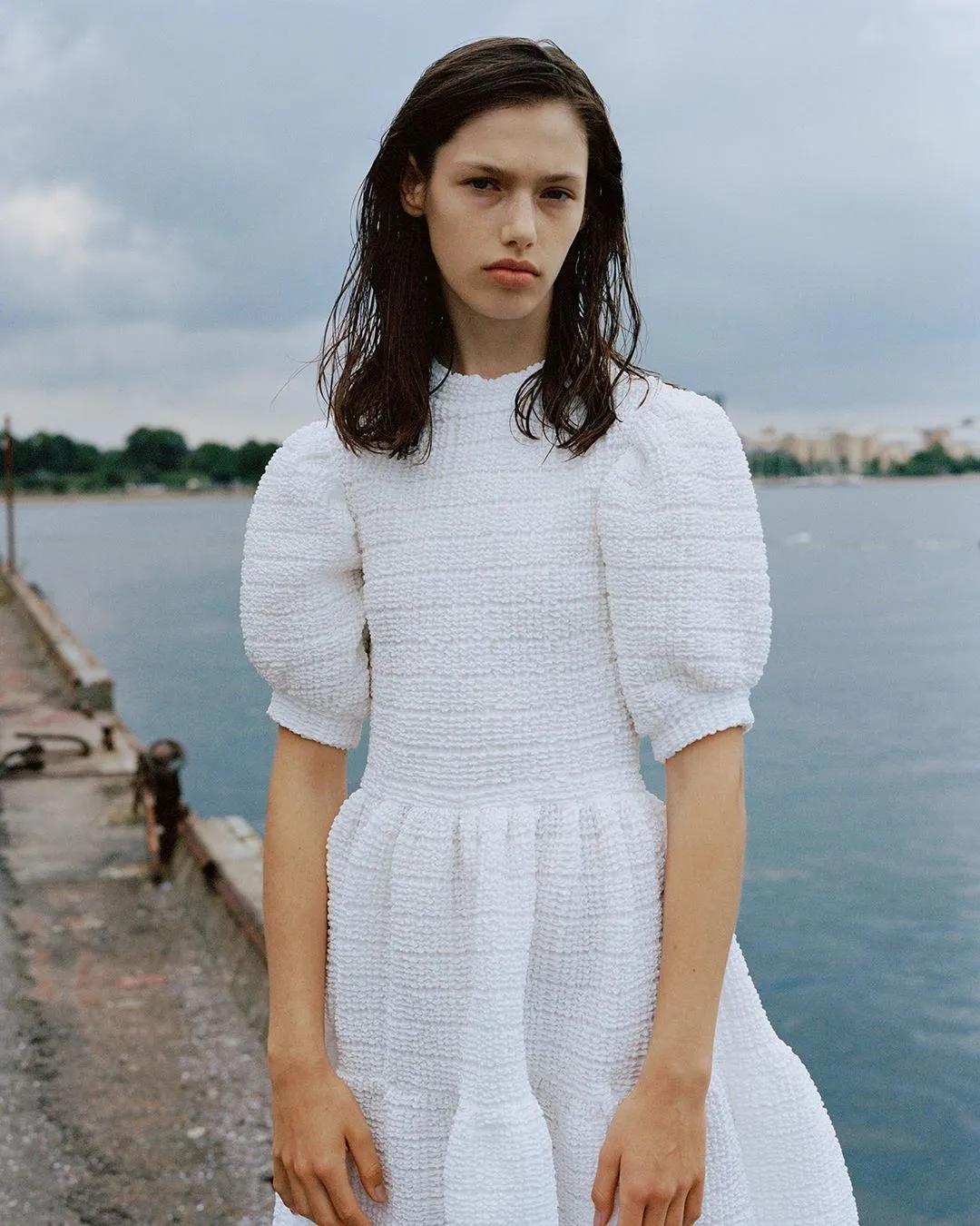 矮个子穿娃娃裙,穿娃娃裙适合扎的发型