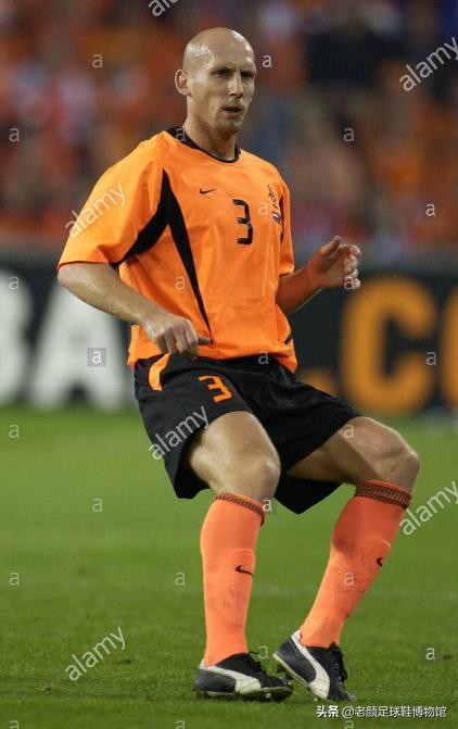 曾经风靡98世界杯的彩色pumaking，如今低调变身成贝莱林小黑鞋