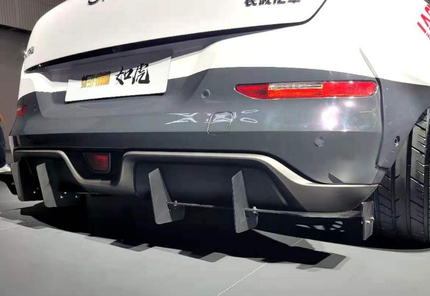 無限版飞度、好猫“如虎”，广州车展新车展台上的改装车也精彩