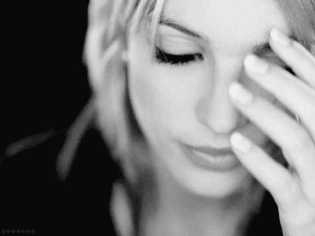 21岁被男友勒索,被父亲控制成精神病