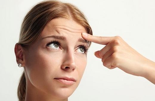 眼睛下面有很多皱纹干纹细纹,脸上有干纹细纹用什么护肤