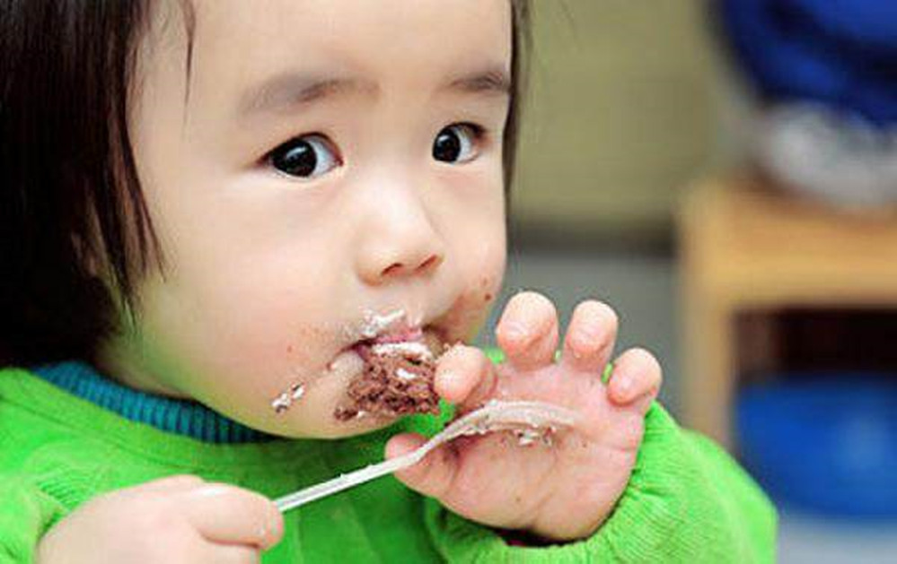 宝宝牙齿又黄又黑还被腐蚀,宝妈不要慌,看看是不是这些原因