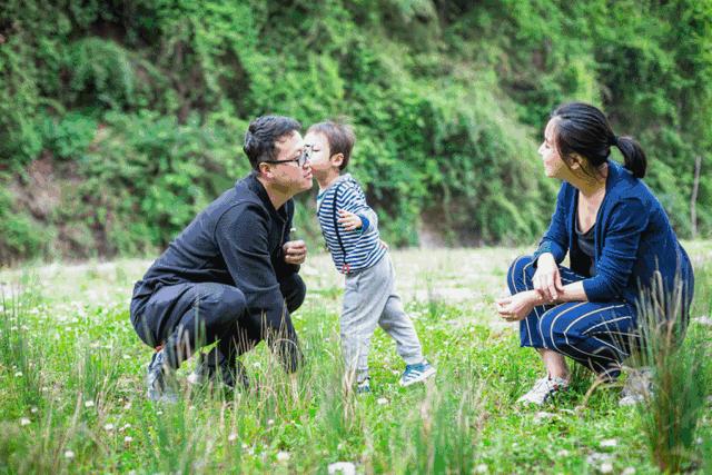 万亩杜鹃花开！邂逅野生水鹿，观云海住树屋，成都自驾3.5h就到！