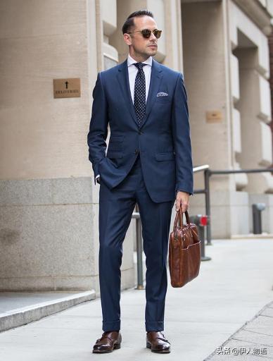 西装是每个男人的必备战袍,西装怎么穿才日常男装