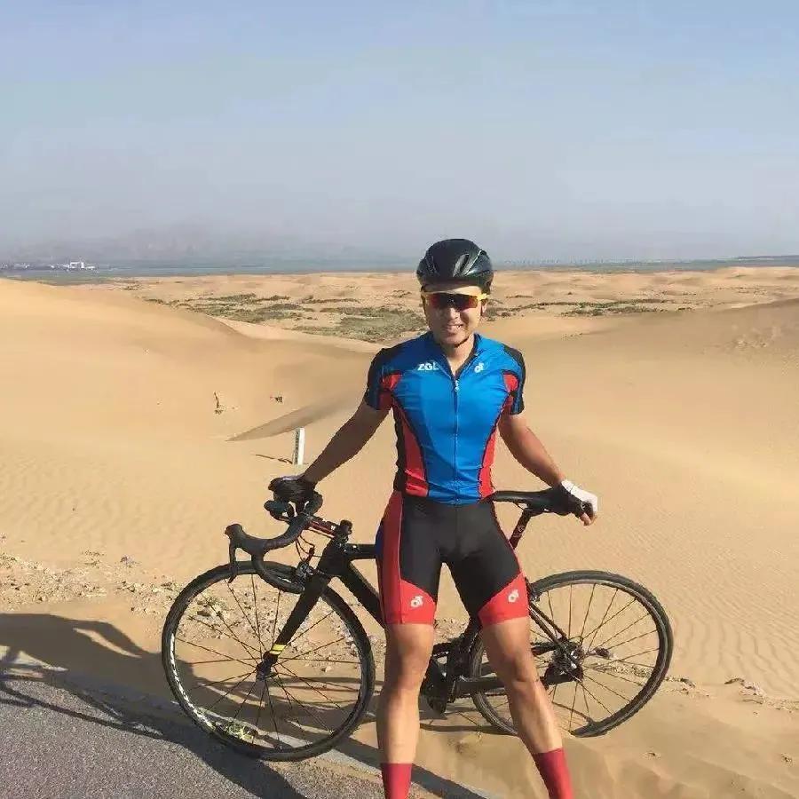 运动会的健儿们加油,赛程结束给队友们加油鼓气