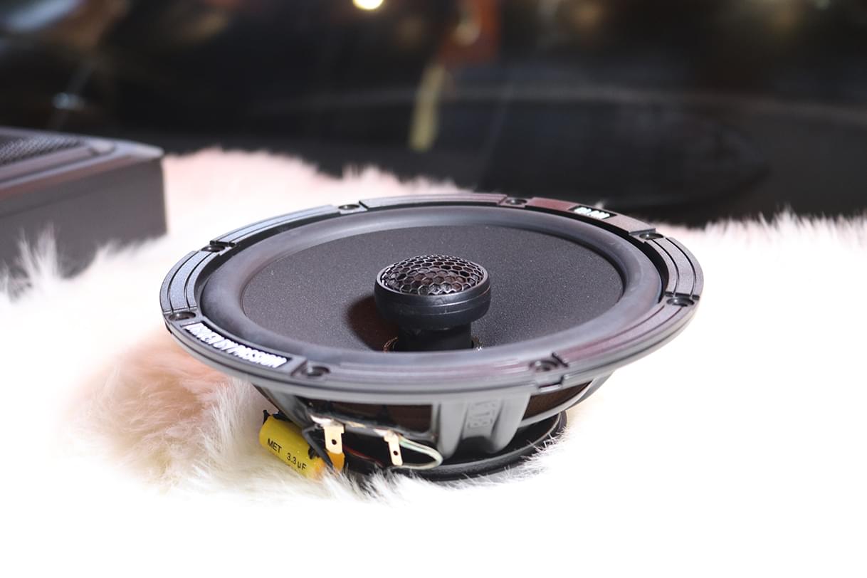 深圳汽车音响改装效果试听,深圳速腾汽车音响改装