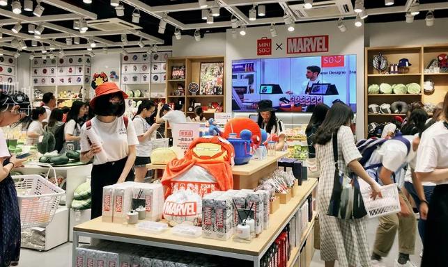 靠假货发家、搞垮同行的名创优品又来了!这次盯上千亿级上市公司